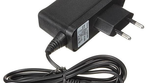 Cargador Tablet 5V 2A pin 3.5mm